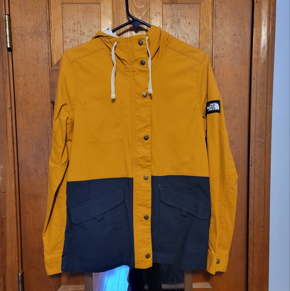 Never Worn-Durable, Midweight Utility Jacket For … - image 1